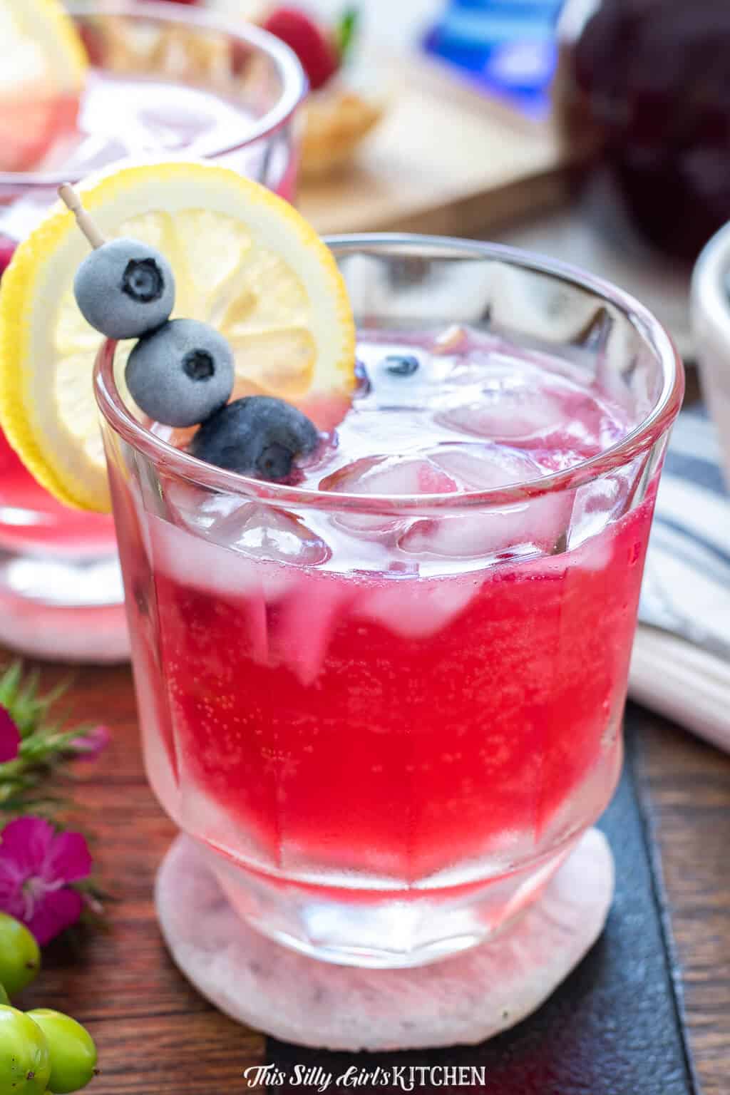 Blueberry Lemonade Cocktail (Blueberry Vodka Lemonade)