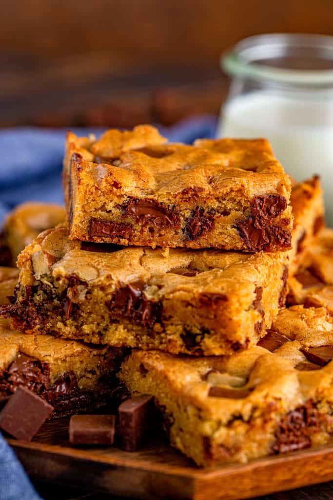 Easy Chocolate Chunk Blondies Recipe