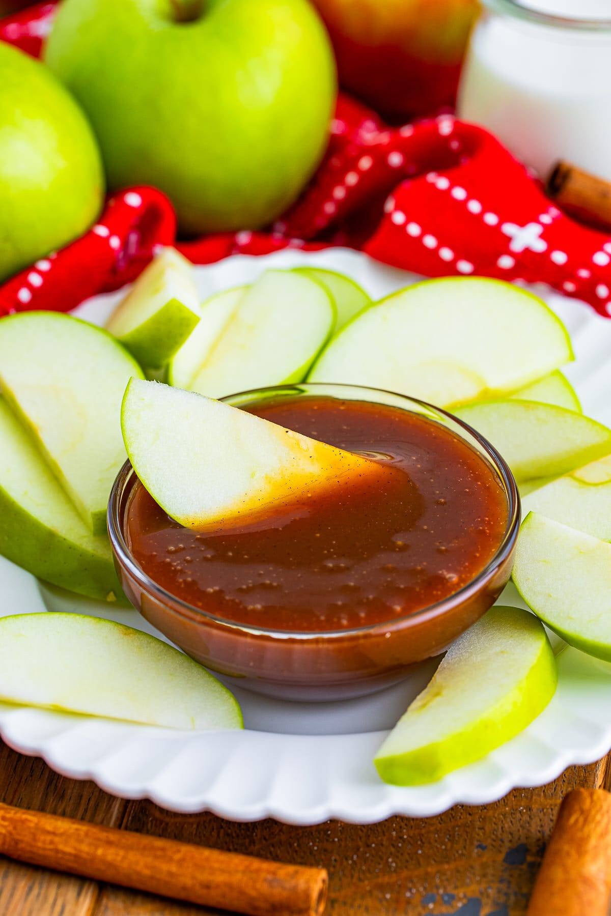 Easy Caramel Sauce with Cinnamon & Buttermilk