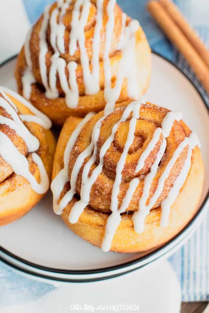 Best Easy & Fast Cinnamon Rolls Recipe