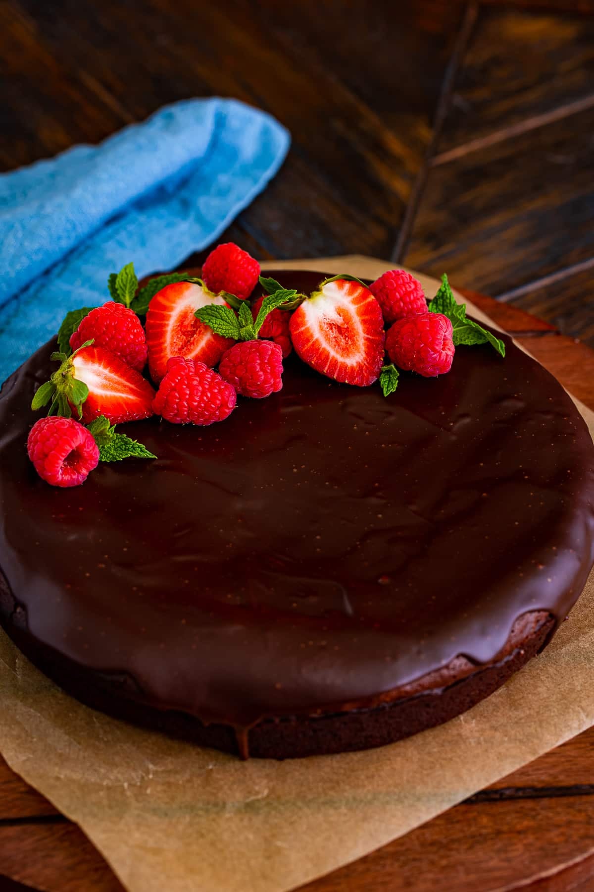 BEST Flourless Chocolate Cake Recipe (Easy!)