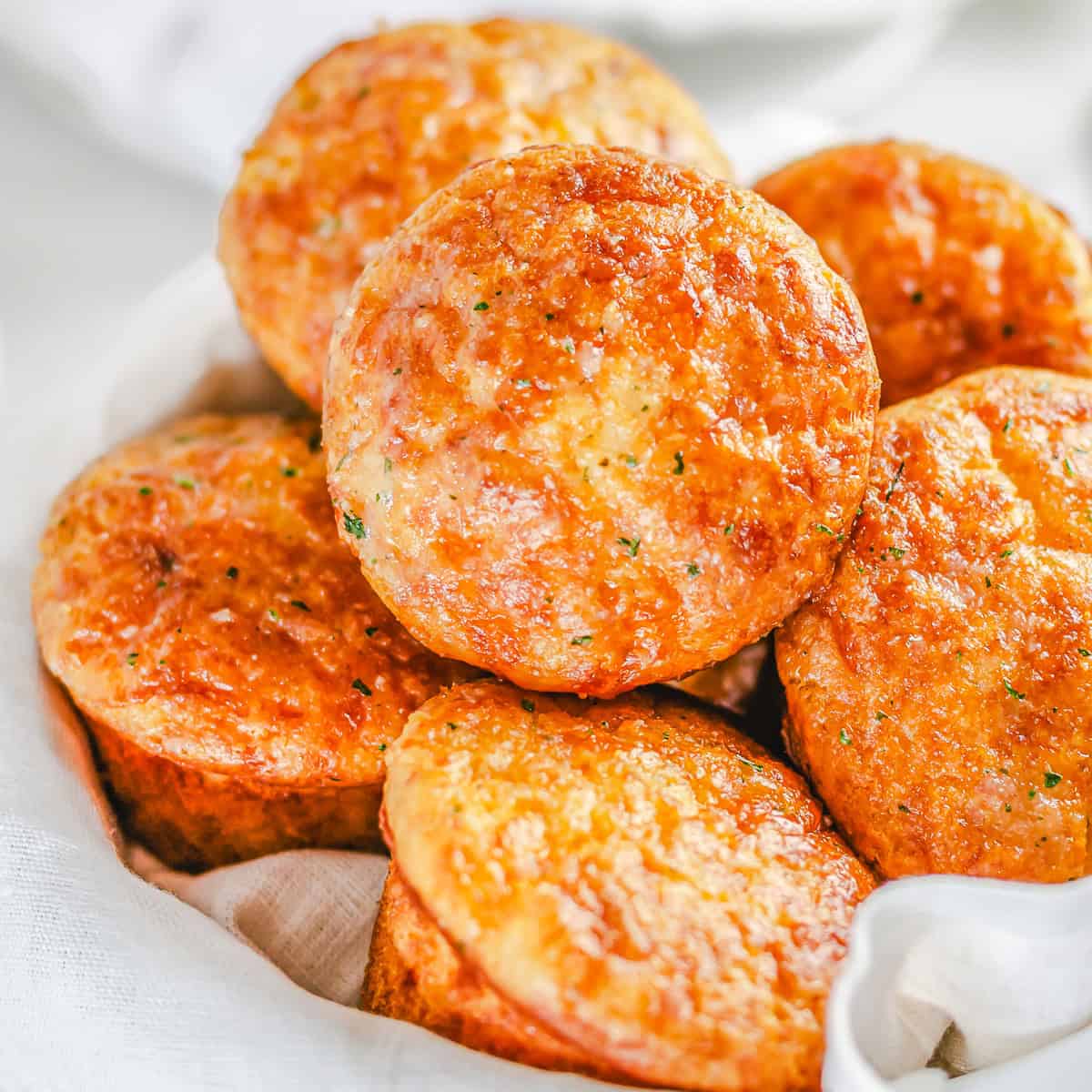 Easy Garlic Cheddar Cheese Muffins Recipe
