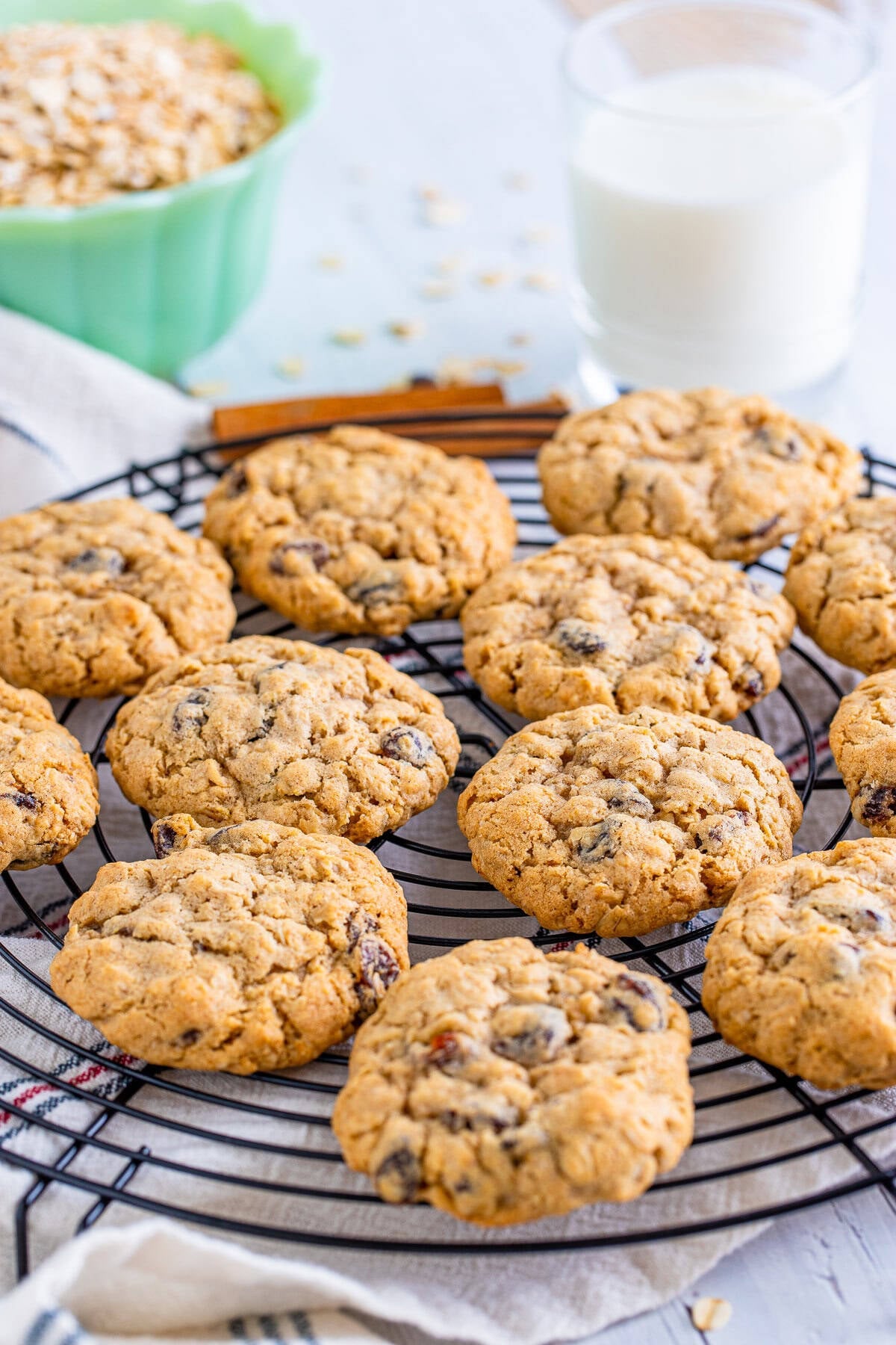 Soft Chewy Oatmeal Raisin Cookies (Old Fashioned)