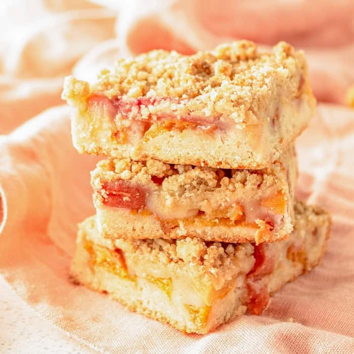 Fresh Peach Bars Recipe with Crumble Topping