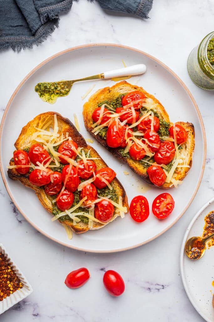 Pesto Toast Recipe with Tomatoes