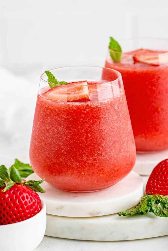 Easy Frozen Strawberry Wine Slushies