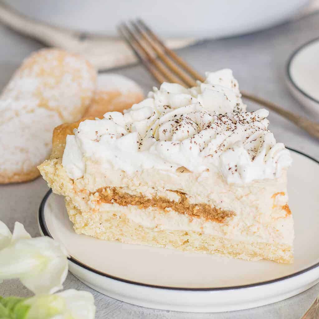 Easy Creamy Tiramisu Pie Recipe