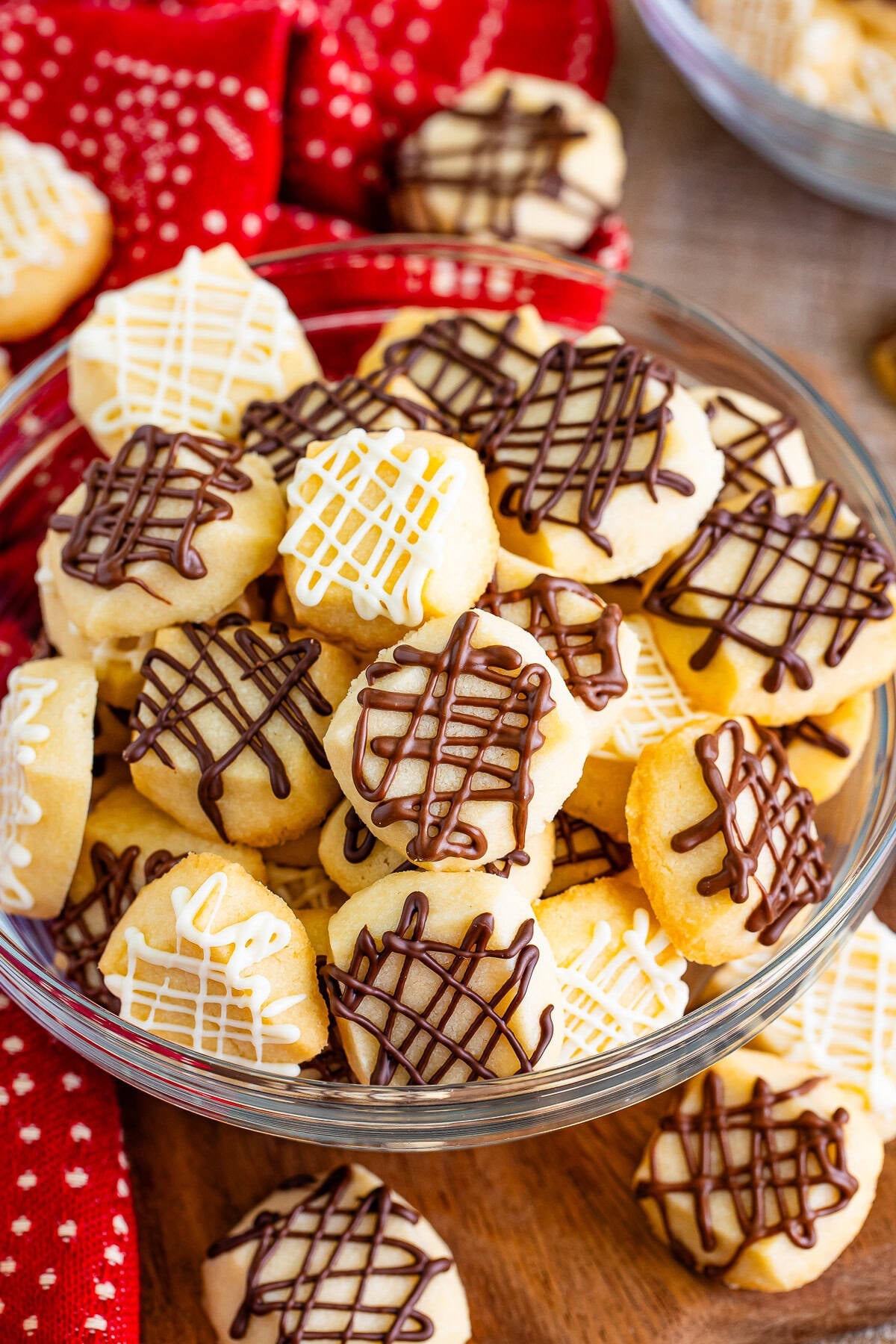 Easy Chocolate Christmas Shortbread Bites Recipe