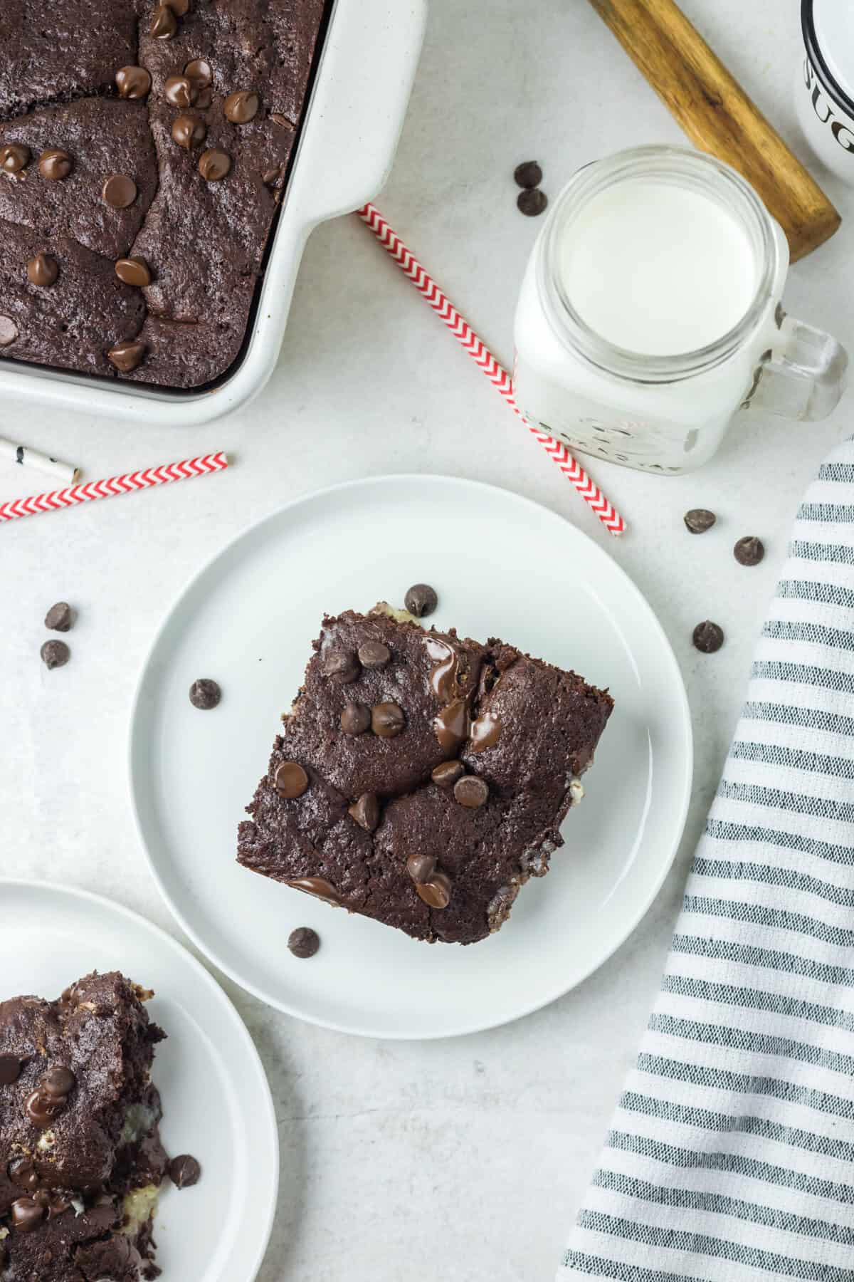Chocolate Earthquake Cake: Deliciously Gooey Delight