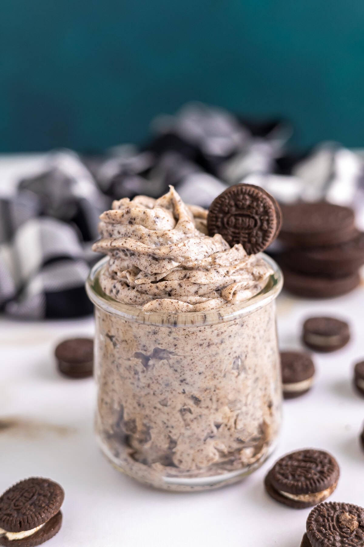 Best Fluffy Oreo Buttercream Frosting Recipe