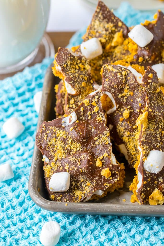 Easy Chocolate Smores Bark Recipe (4 Ingredients!)
